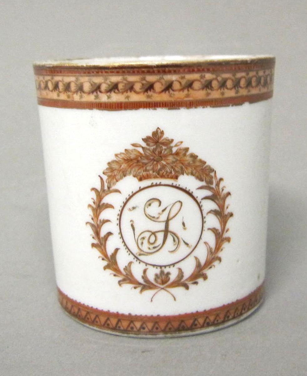 1961.0517.019 Porcelain coffee cup medallion