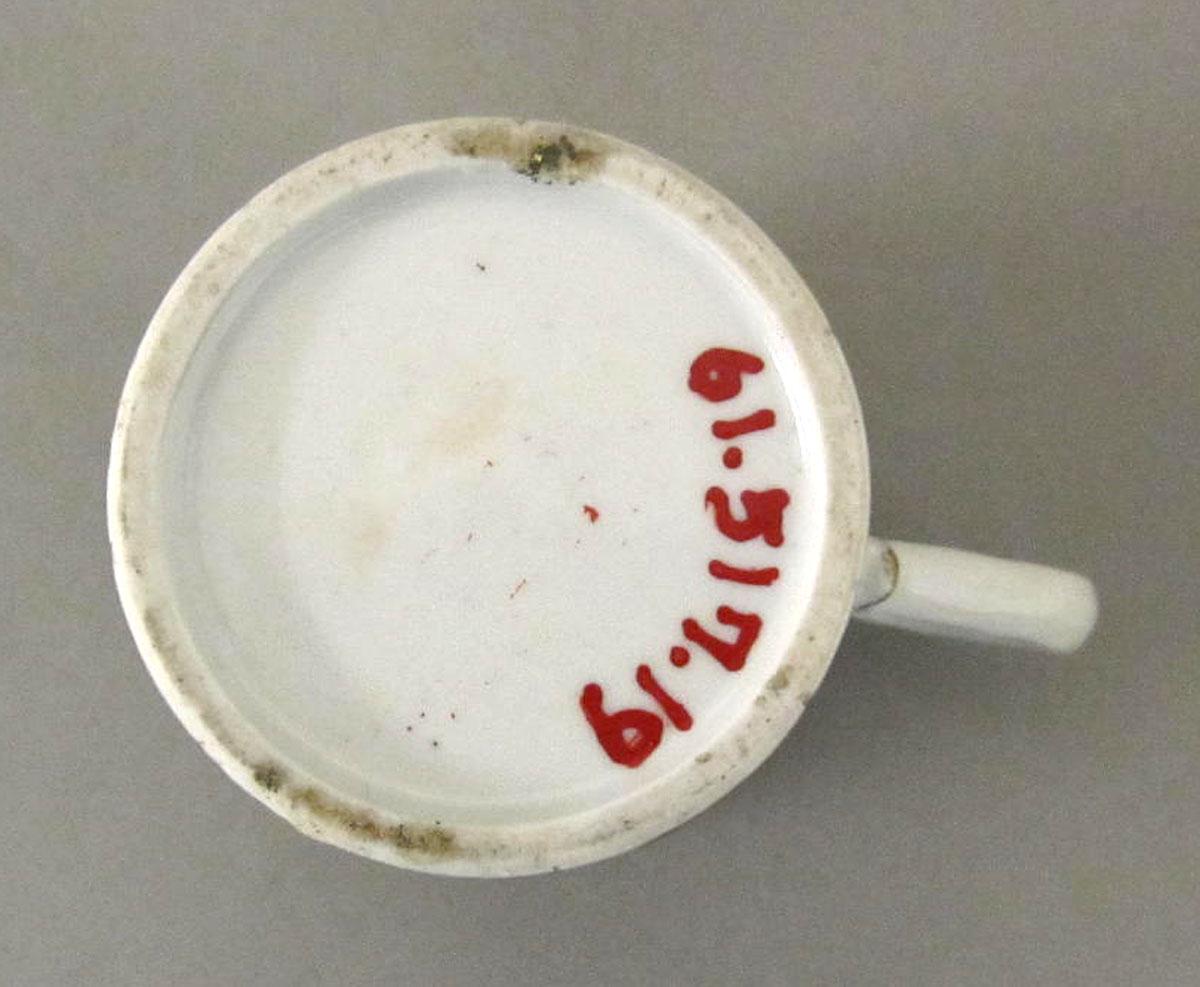 1961.0517.019 Porcelain coffee cup underside