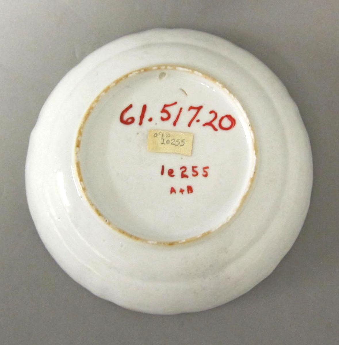 1961.0517.020 Porcelain saucer underside