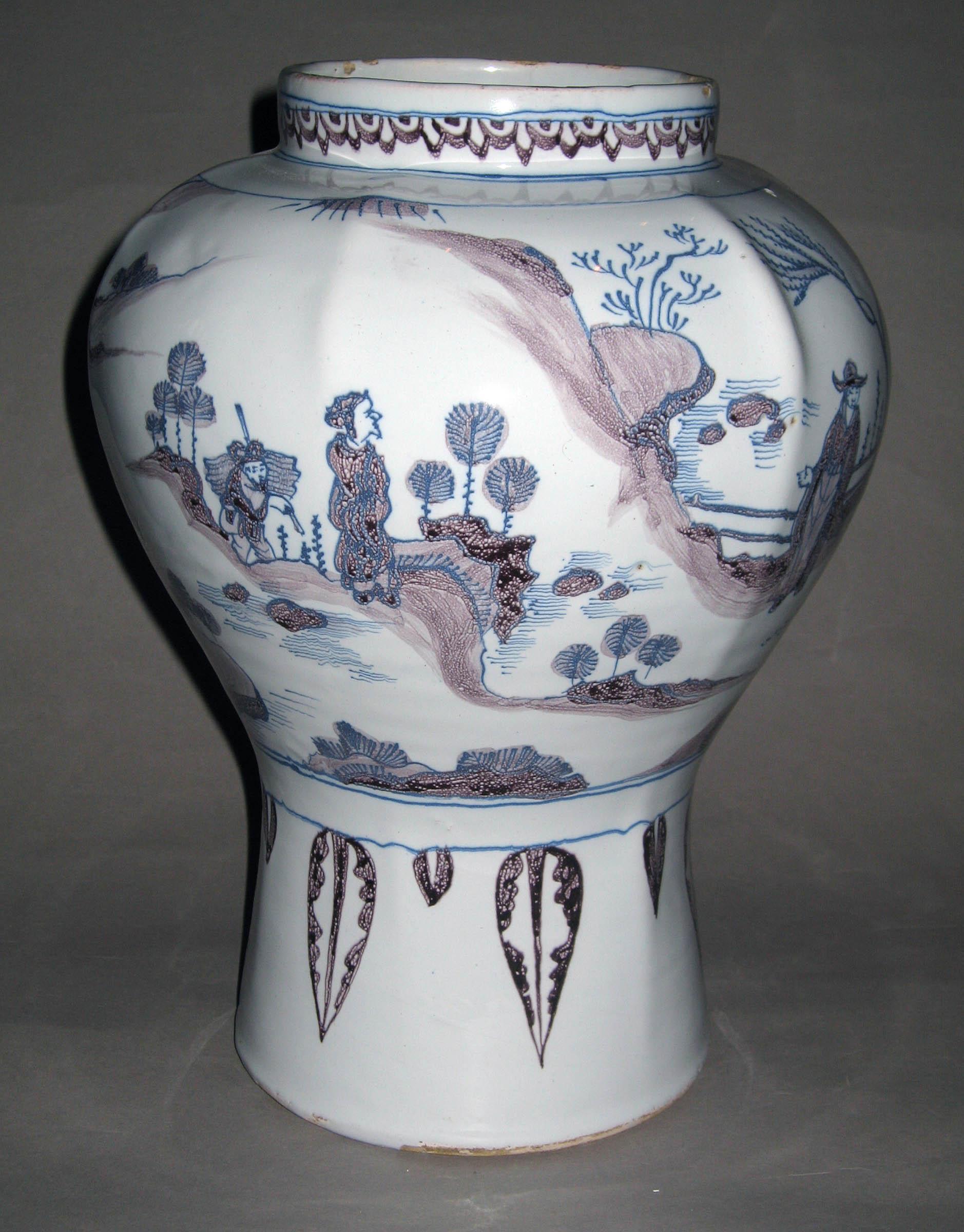 1961.0534.002 Tin-glazed earthenware vase