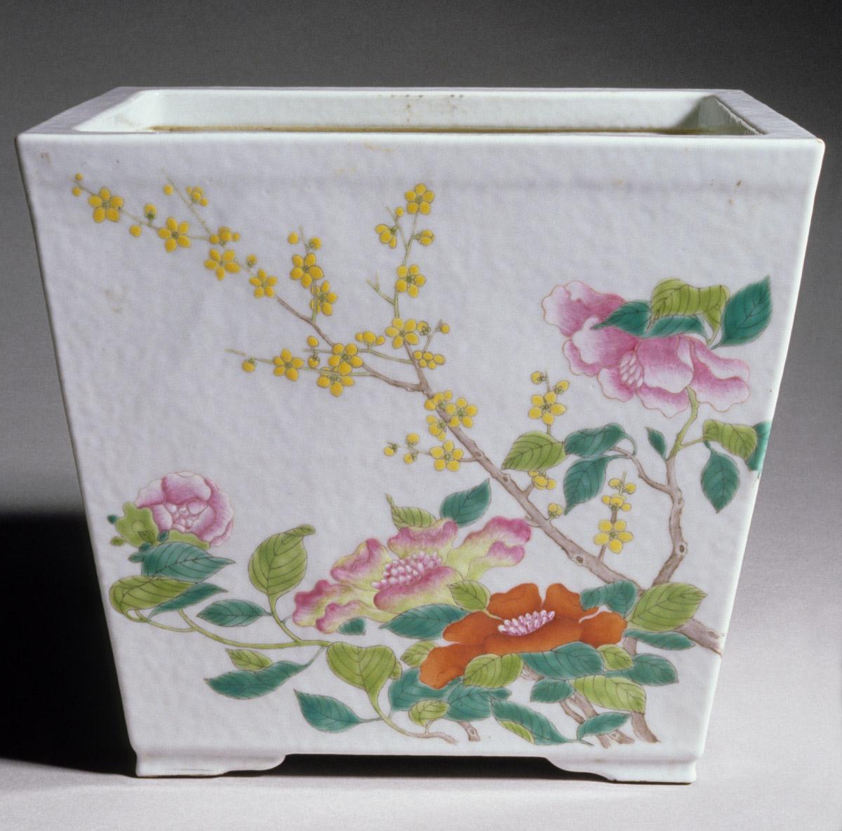 1961.0538 A Flower container, view 3