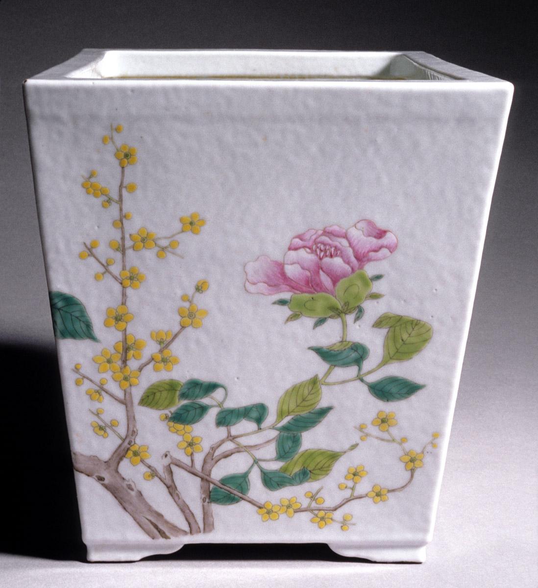1961.0538 A Flower container, view 5