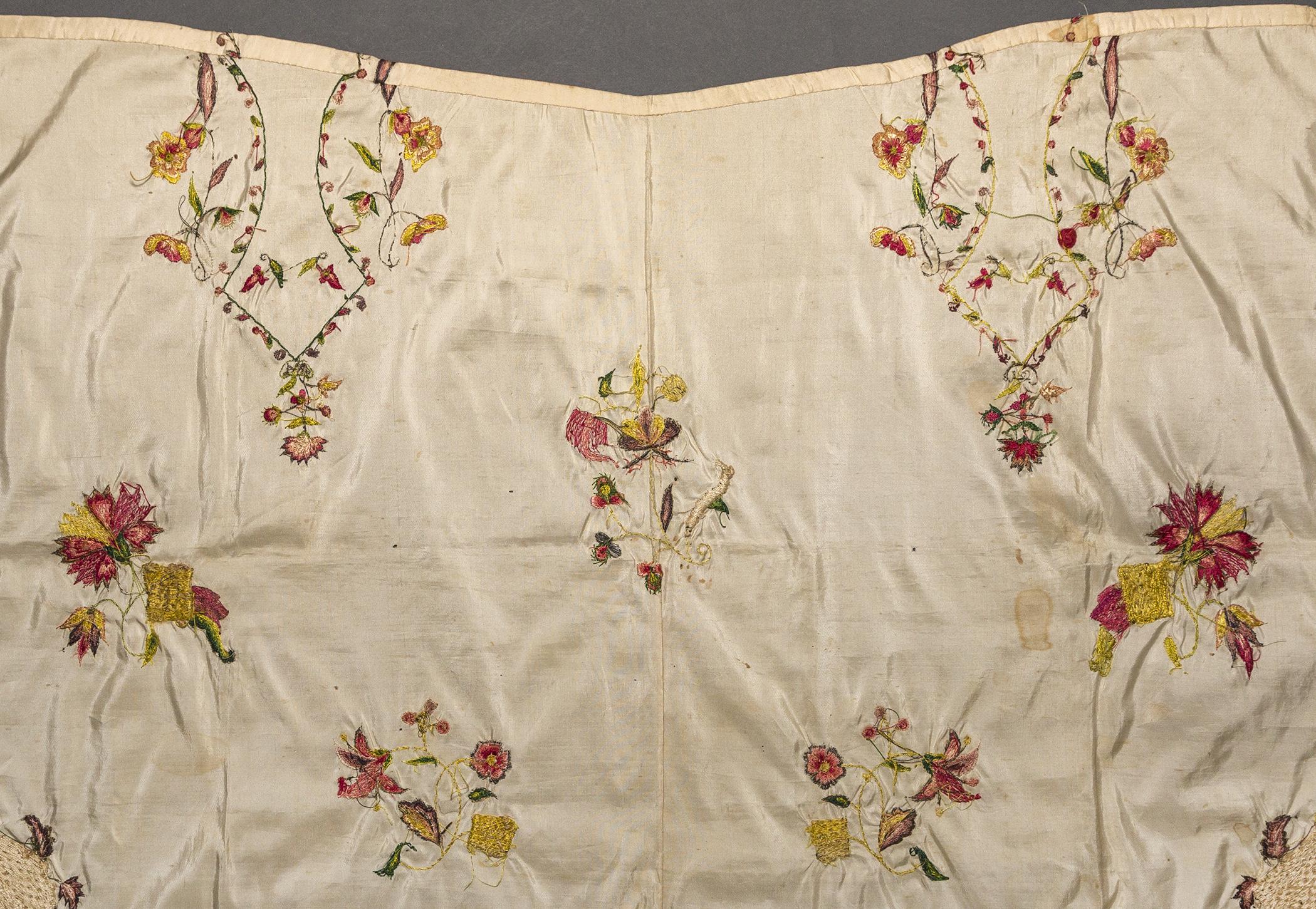 1955.0018.003 Apron, reverse, detail 1