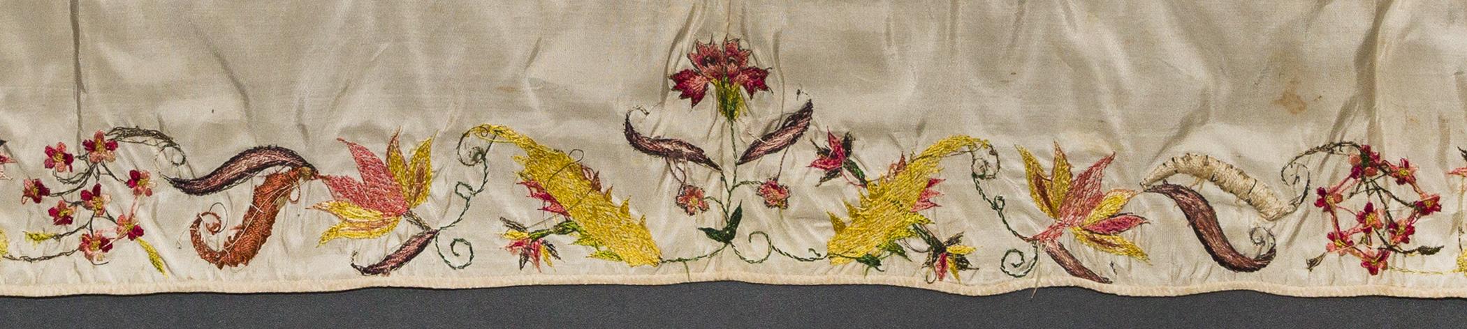 1955.0018.003 Apron, reverse, detail 4