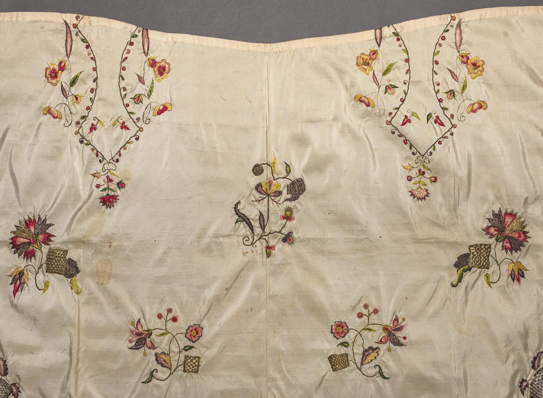 1955.0018.003 Apron, detail 1