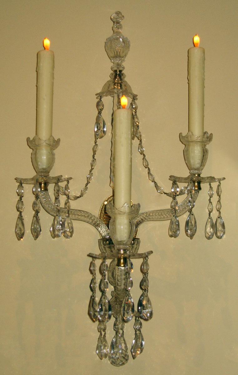 1961.0551.003 Glass sconce