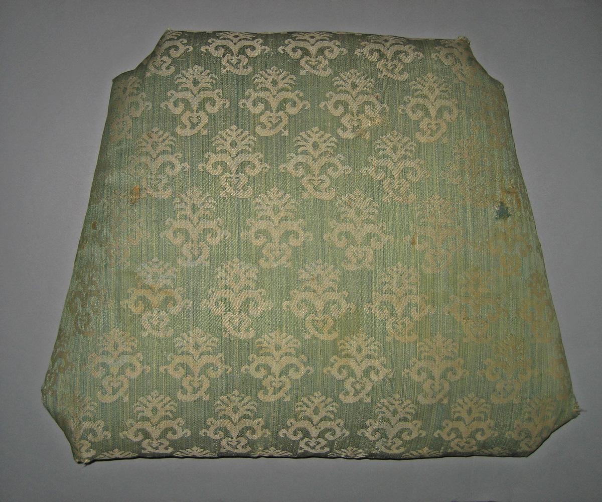 1961.0583 cushion view 1