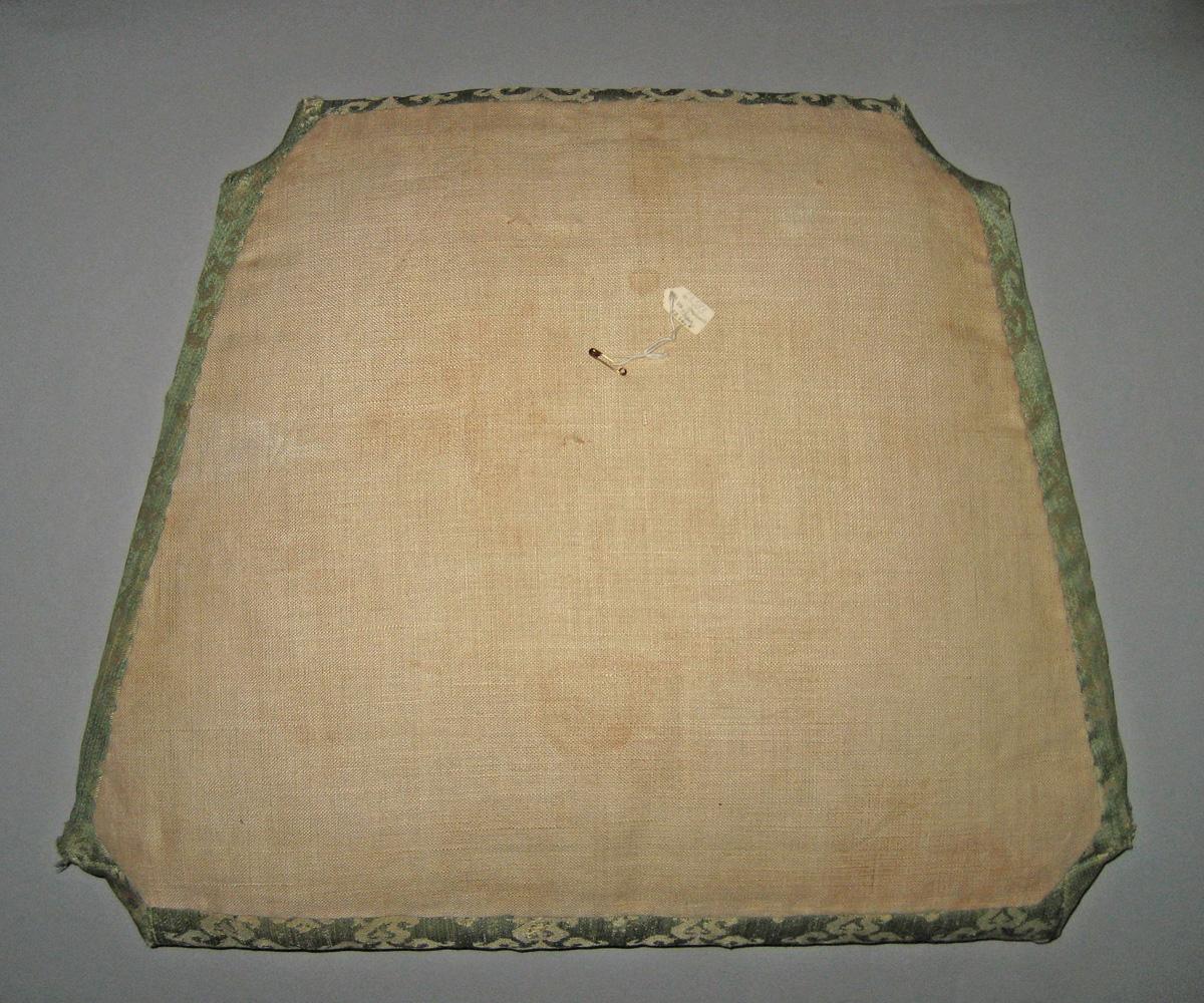 1961.0583 cushion view 2