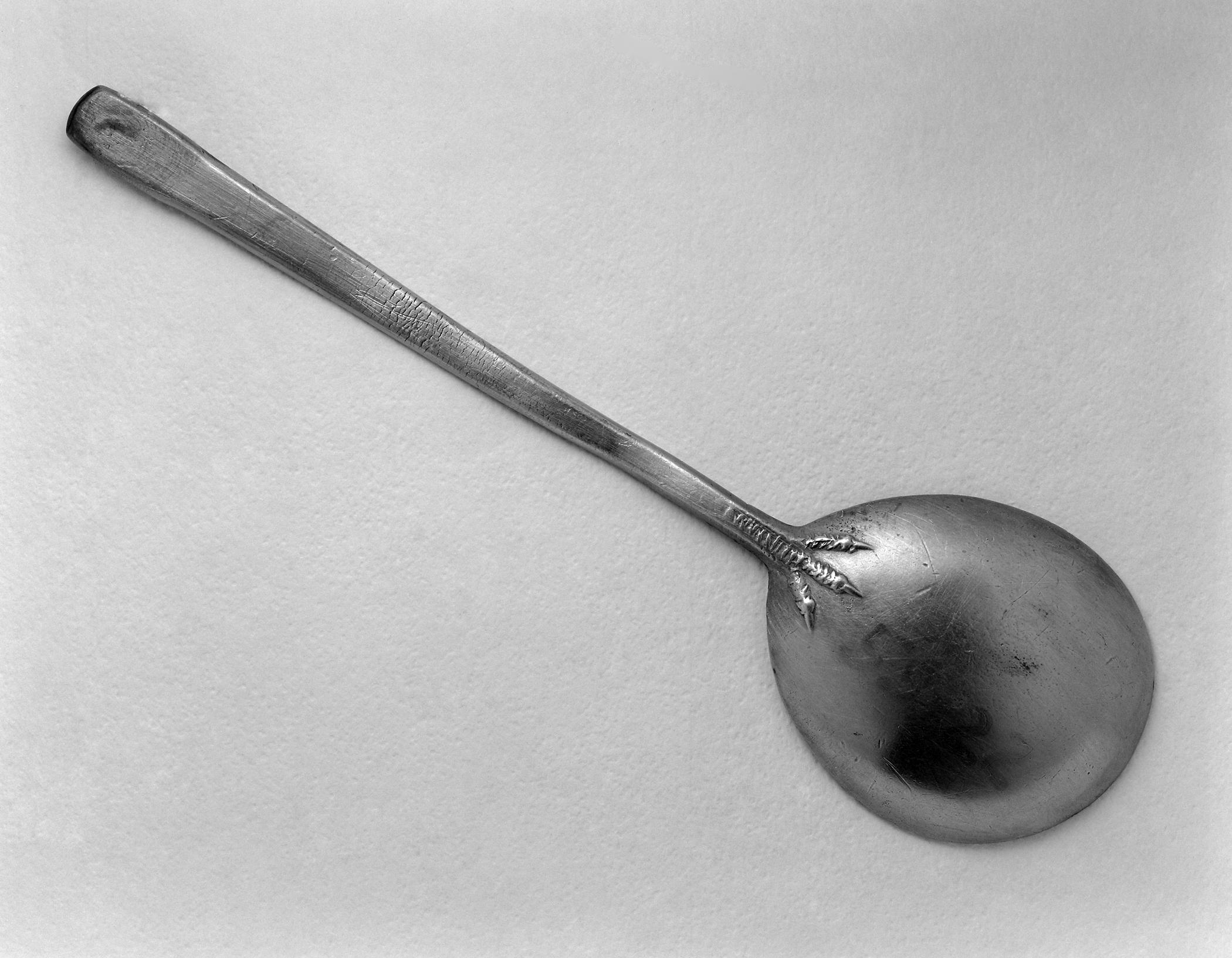 1955.0022 Pewter spoon (reverse)