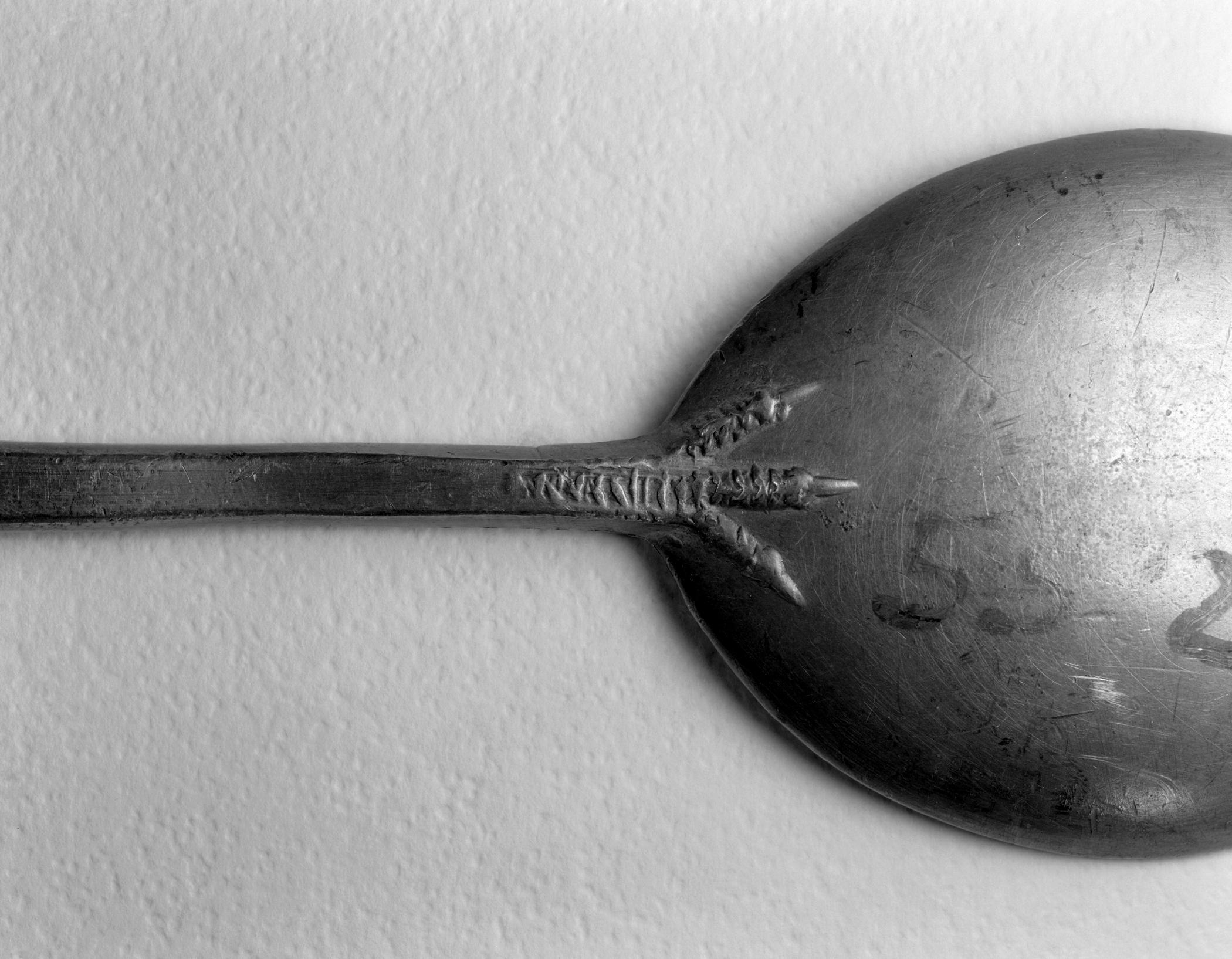 1955.0022 Pewter spoon (mark)