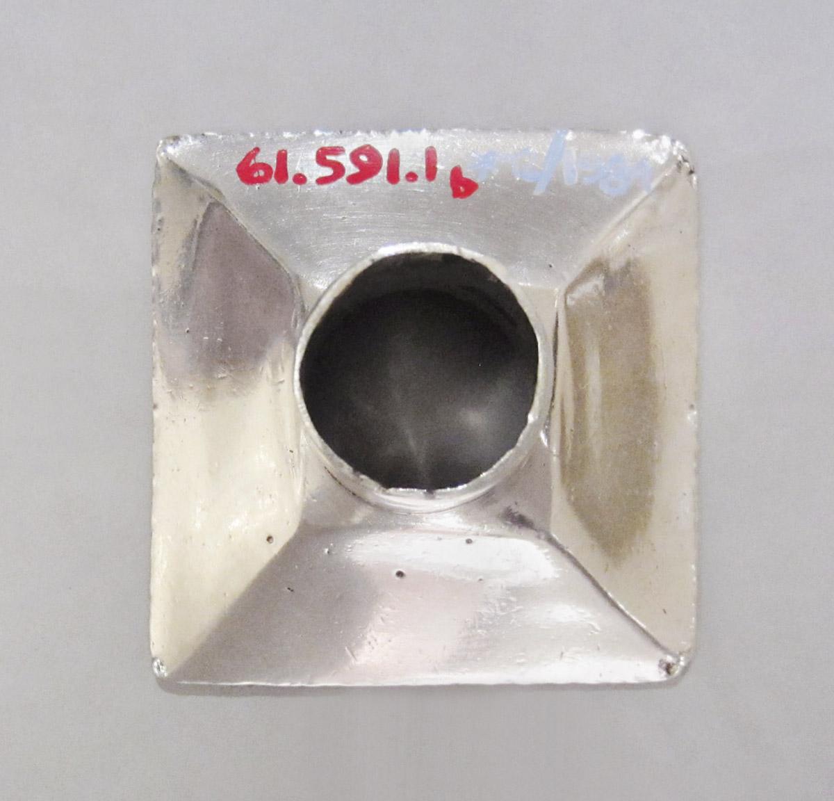 1961.0591.001 B Candlestick, bobeche, underside