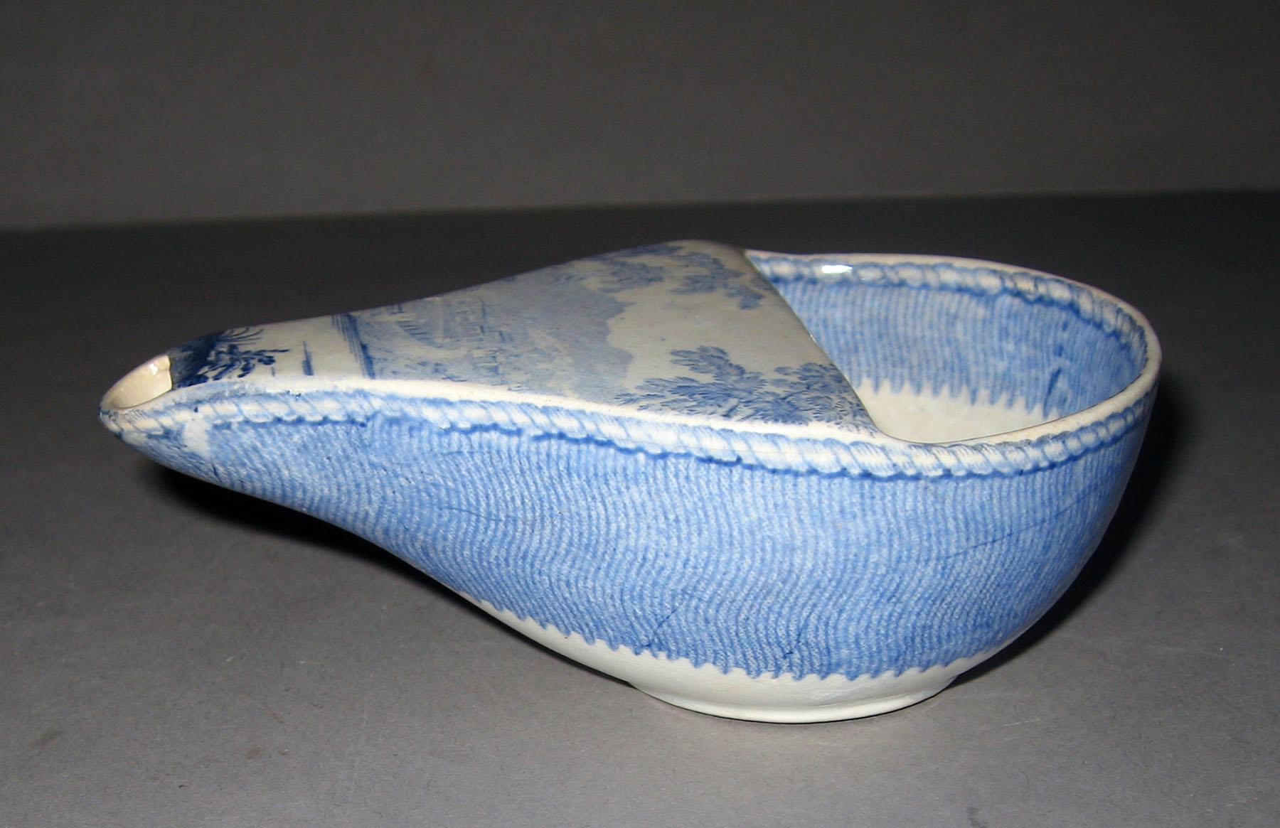1961.0609 Davenport pearlware pap boat