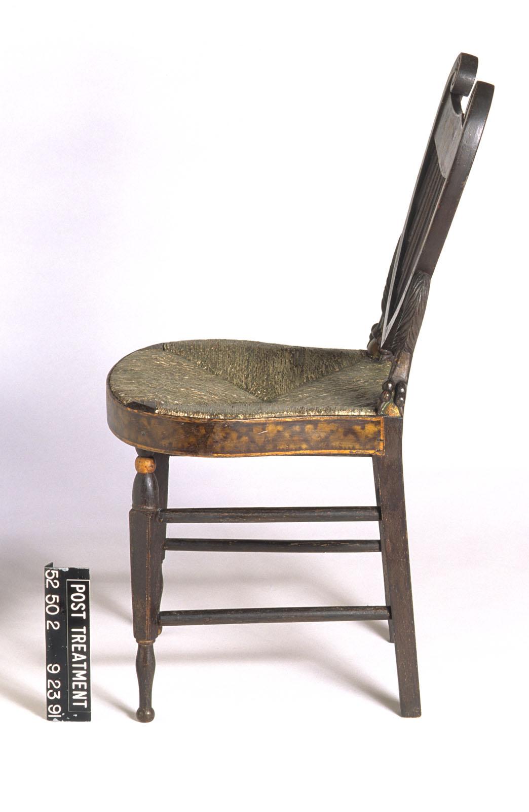 1952.0050.002 Chair, side view 1