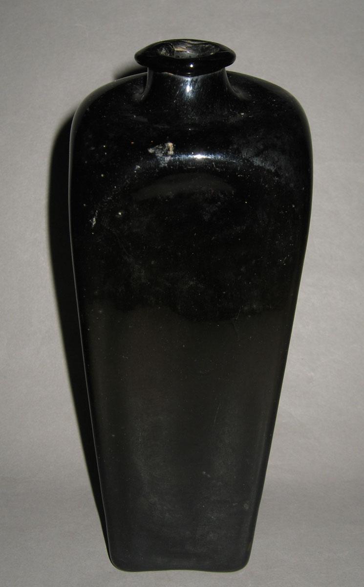 1961.0621.006 Glass case bottle