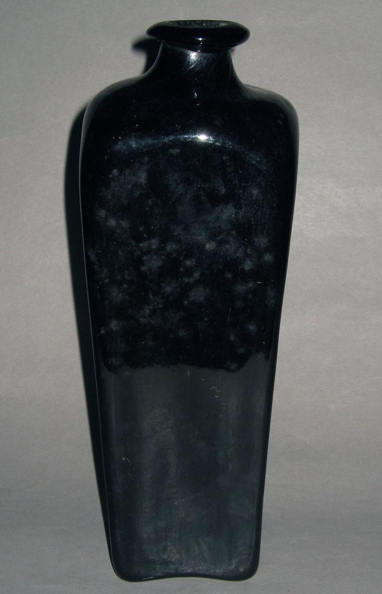 1961.0621.008 Glass case bottle
