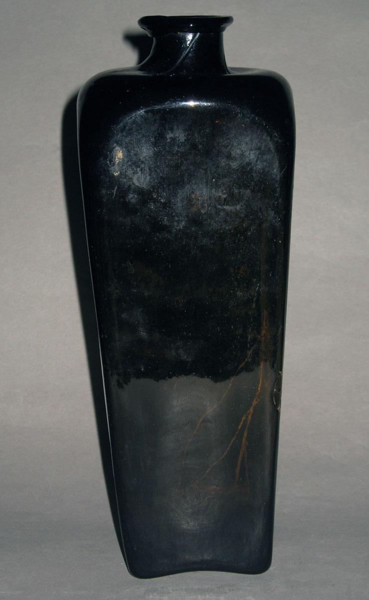 1961.0621.012 Glass case bottle