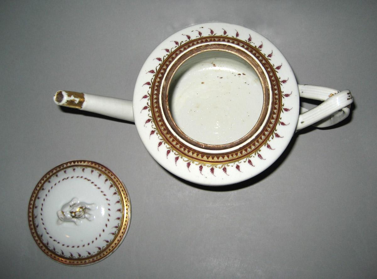 1961.0624.051 A, B Porcelain Teapot top separate