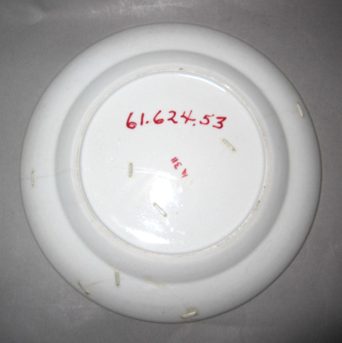 1961.0624.053 Porcelain plate underside