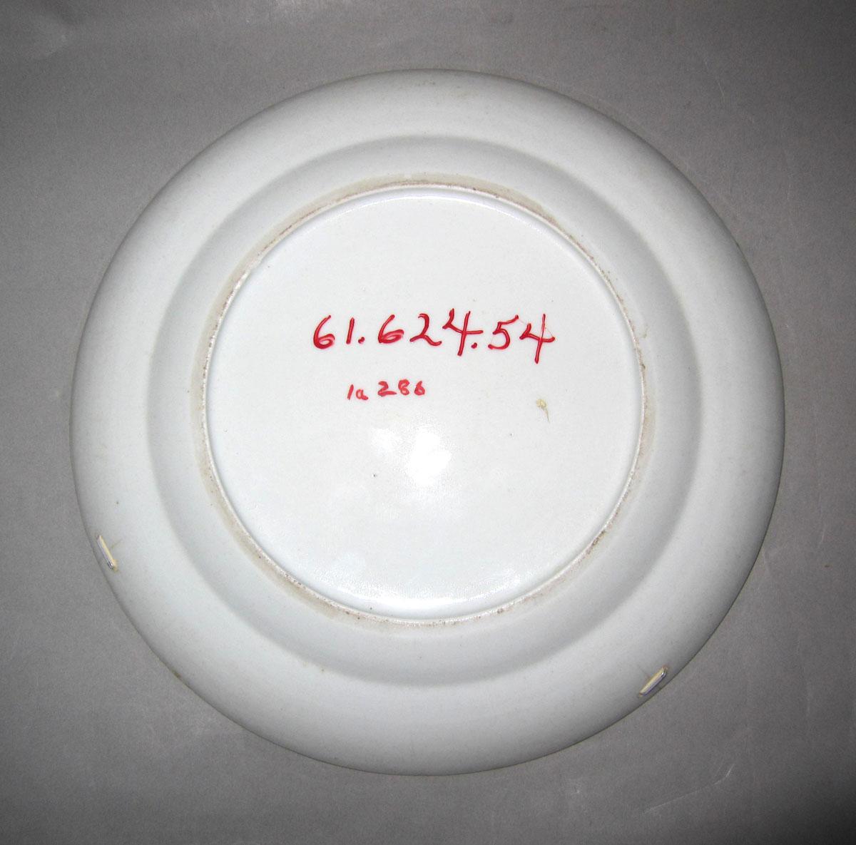 1961.0624.054 Porcelain plate underside