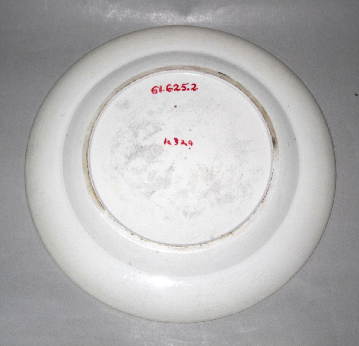 1961.0625.002 Porcelain plate underside