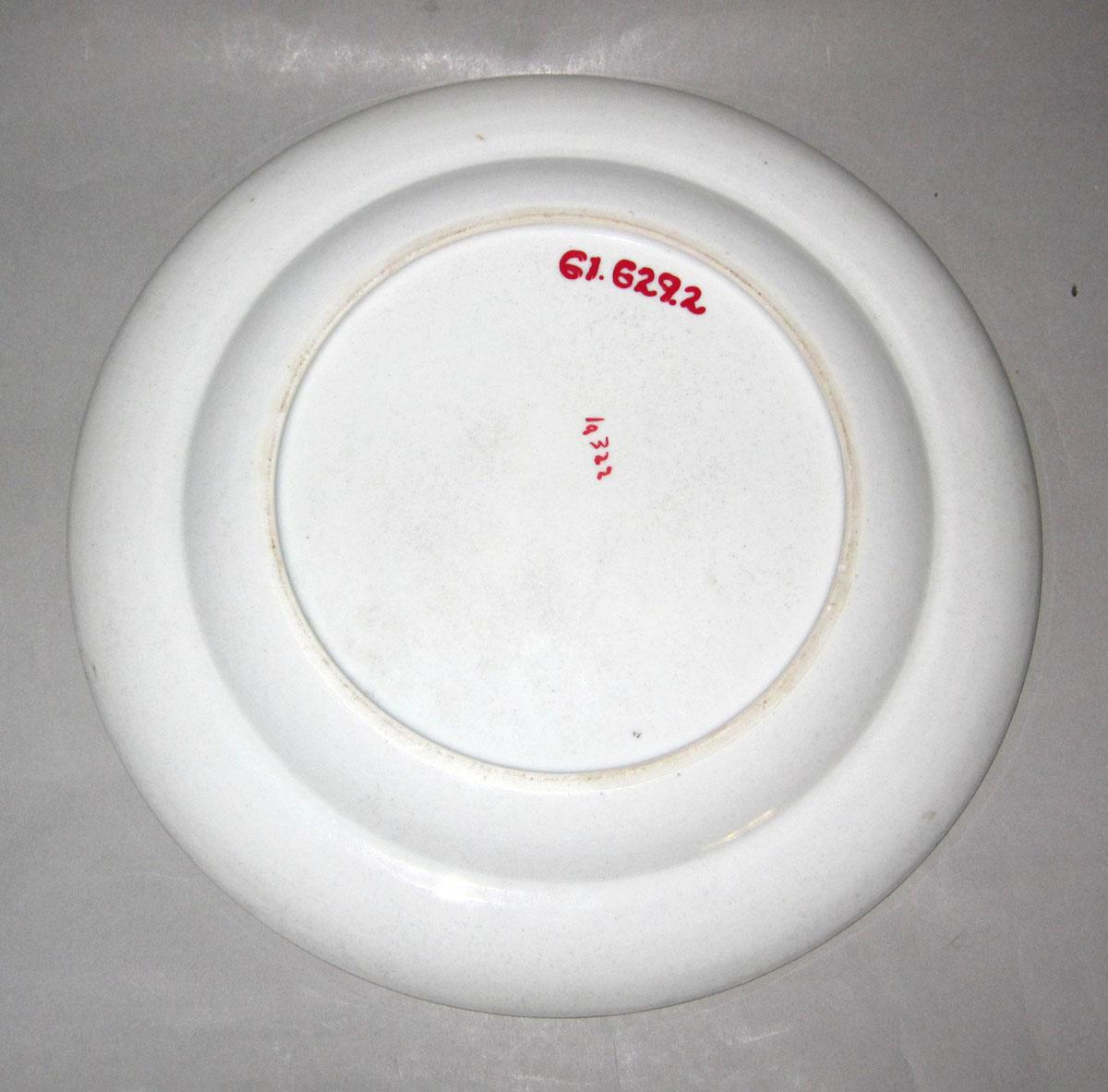 1961.0629.002 Porcelain plate underside
