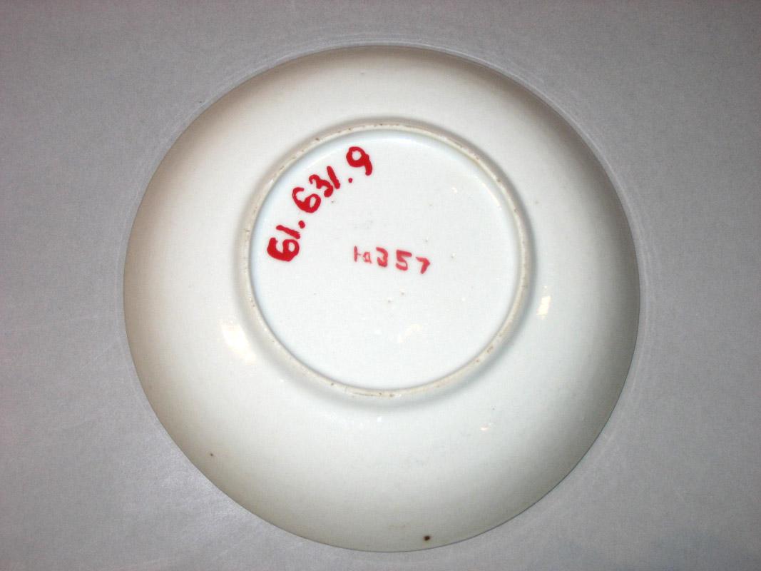 1961.0631.009 Saucer underside