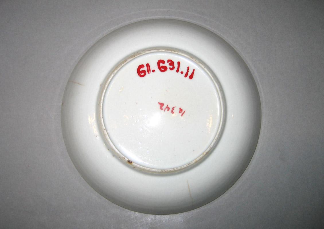 1961.0631.011 Saucer underside