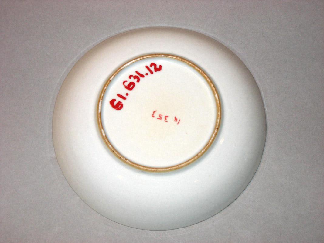 1961.0631.012 Saucer underside