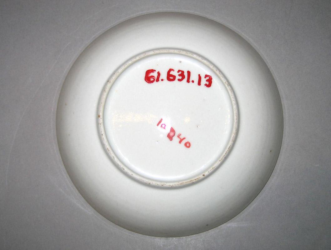1961.0631.013 Saucer underside