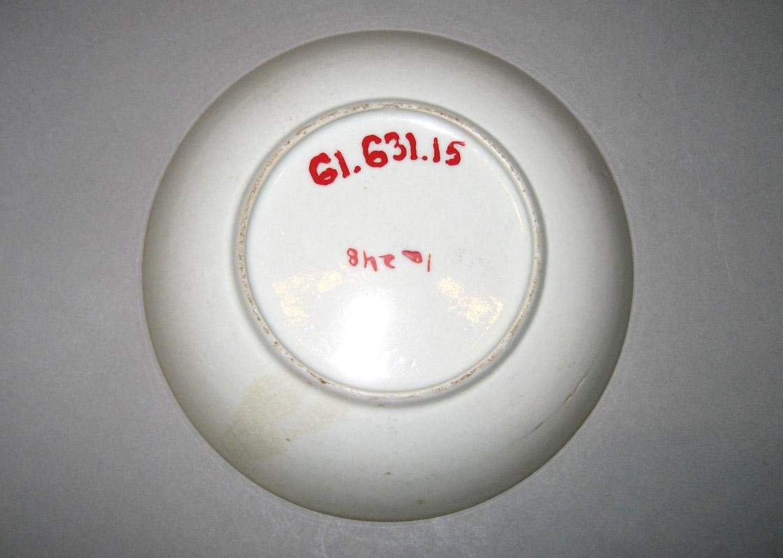 1961.0631.015 Saucer underside