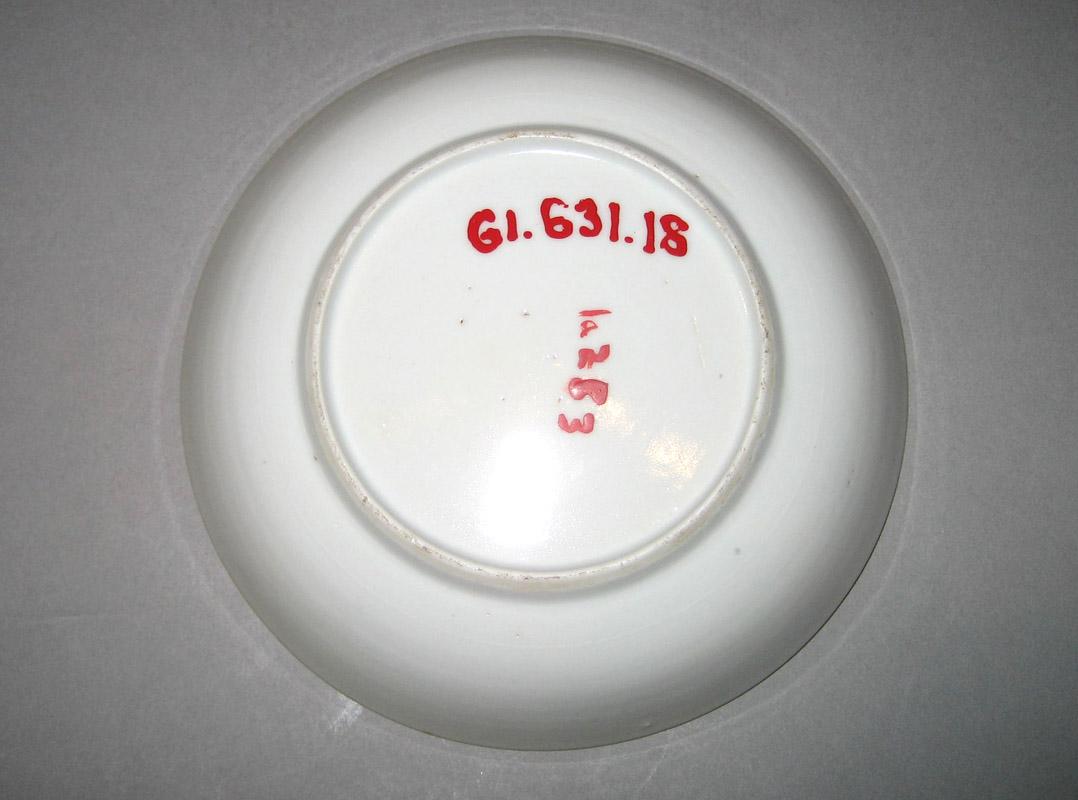 1961.0631.018 Saucer underside