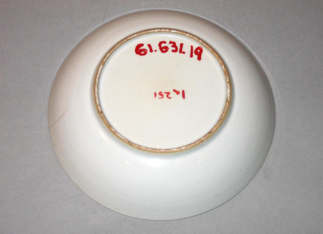 1961.0631.019 Saucer underside