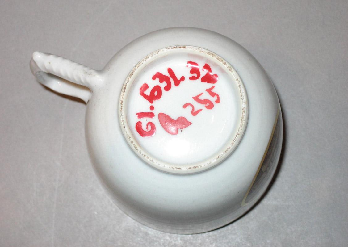 1961.0631.032 Coffee cup underside