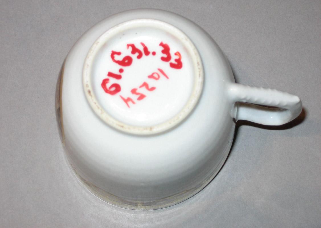 1961.0631.033 Coffee cup underside