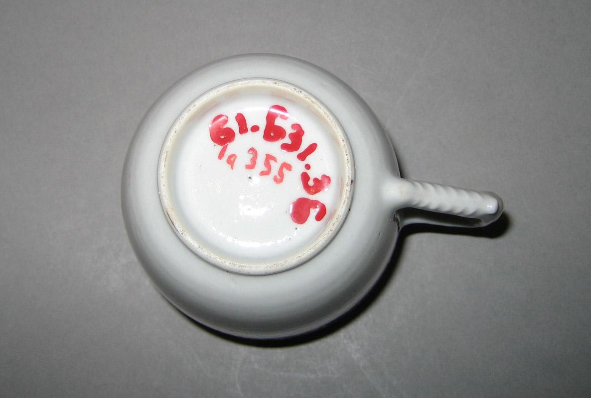 1961.0631.036 Coffee cup underside