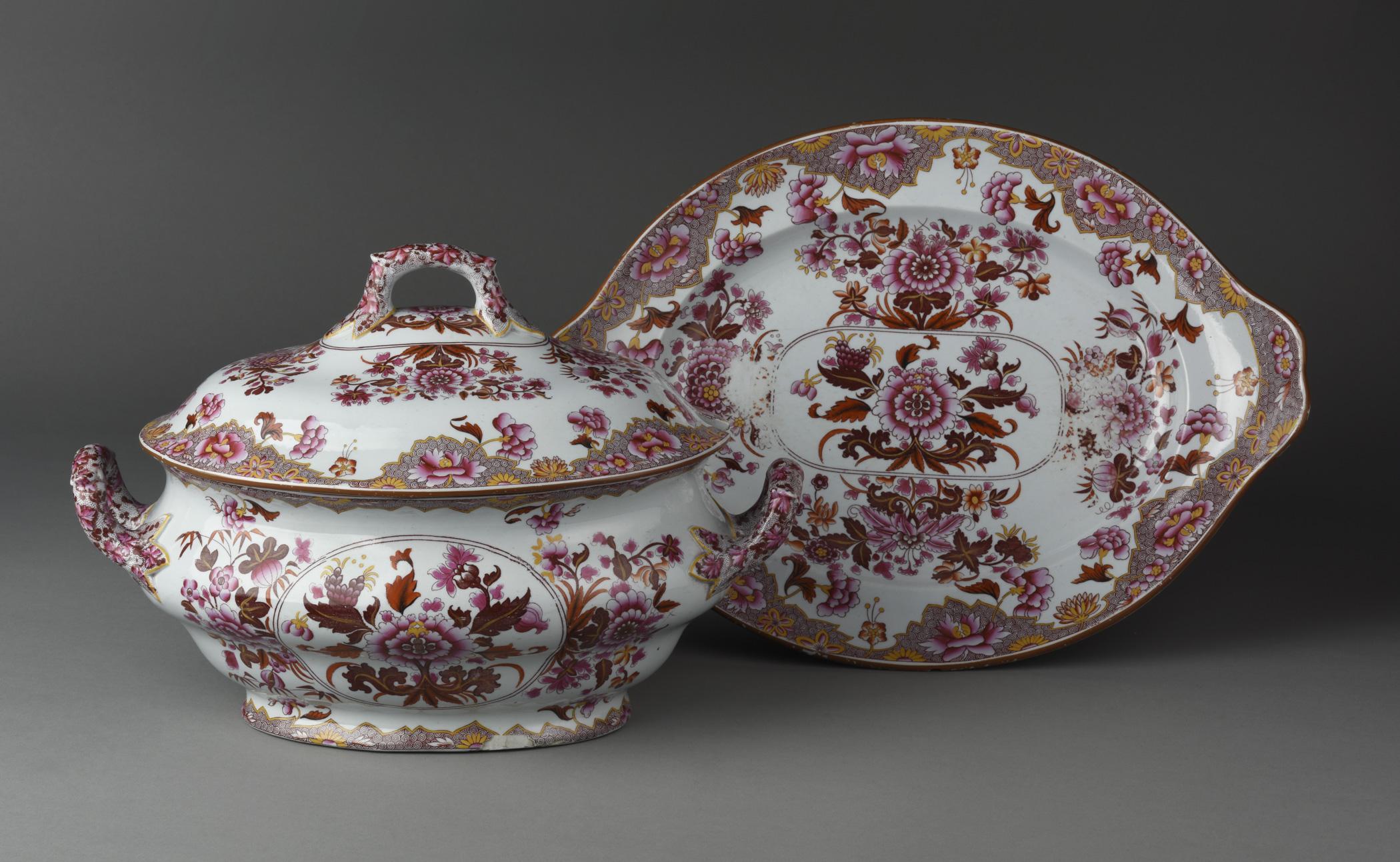 1961.0639.023 A Tureen, B Lid, 1961.0639.024 Tureen stand, view 3