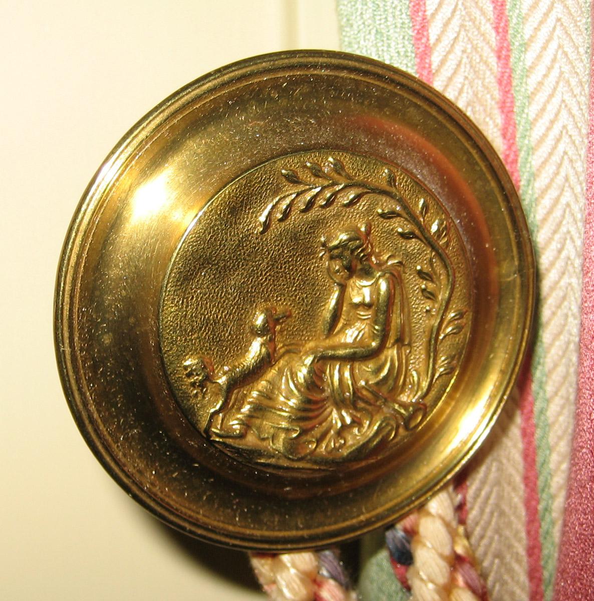 1961.0641.001 Cloak Pin