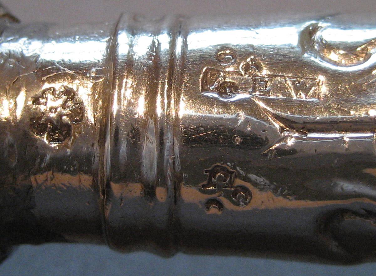 1961.0643.001 Knife marks