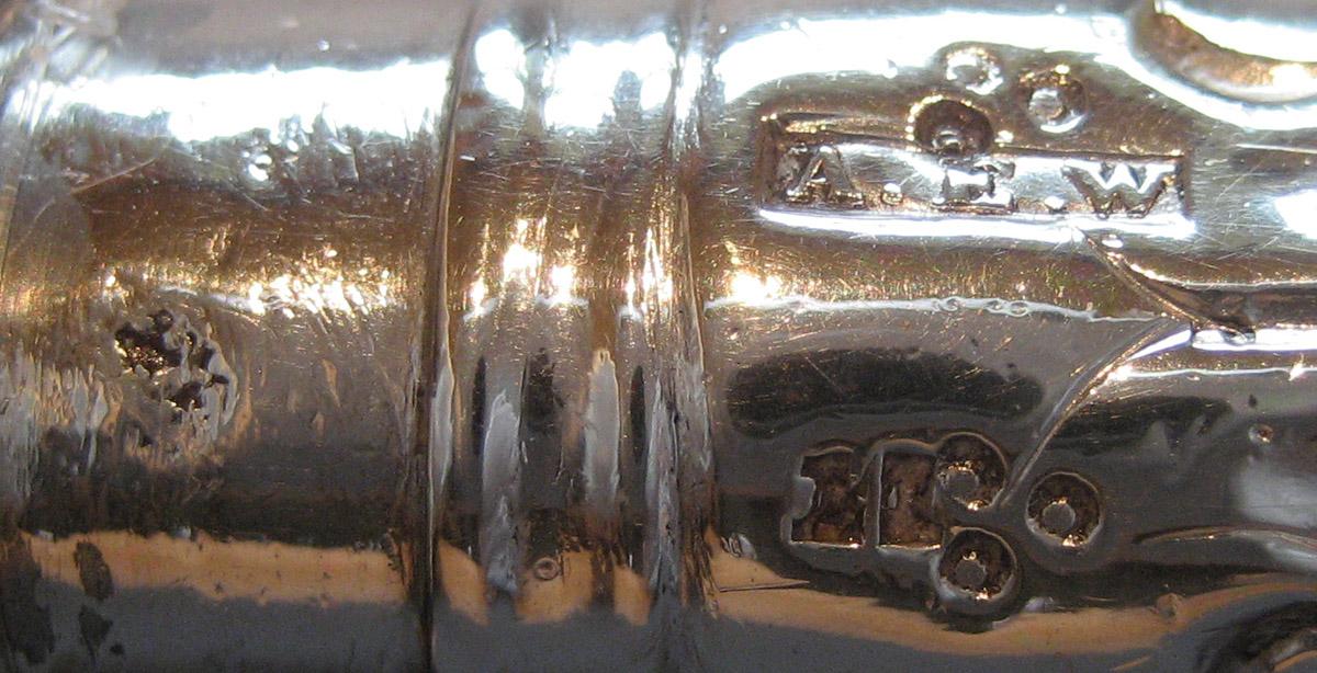 1961.0643.004 Knife marks