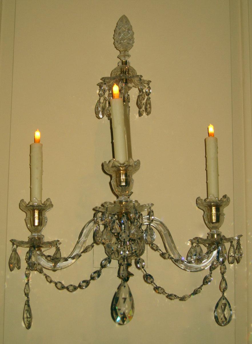 1961.0644.002 Glass sconce