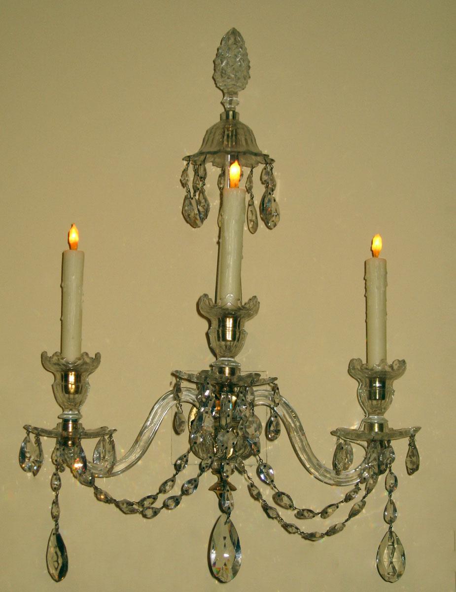 1961.0644.003 Glass sconce