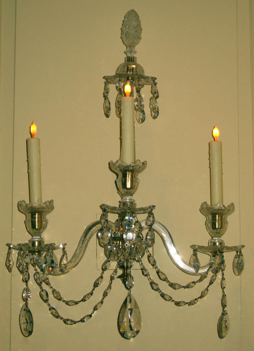 1961.0644.004 Glass sconce