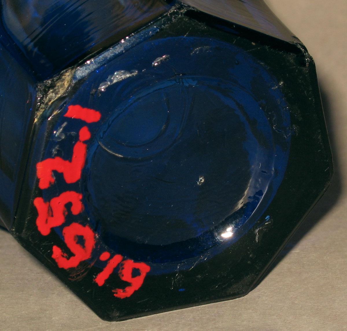 1961.0652.001 Glass tumbler (underside)