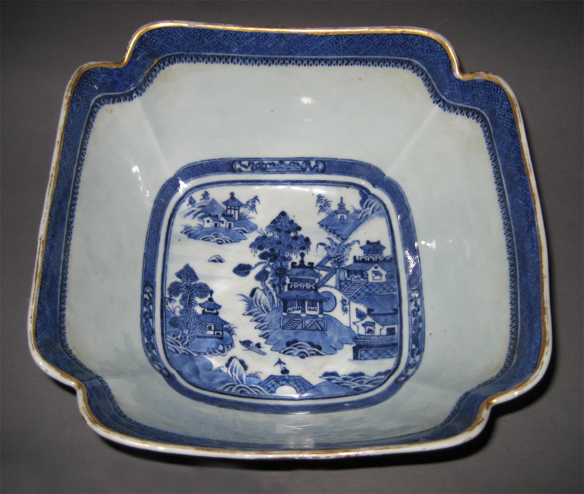 1961.0653.113 Bowl top view