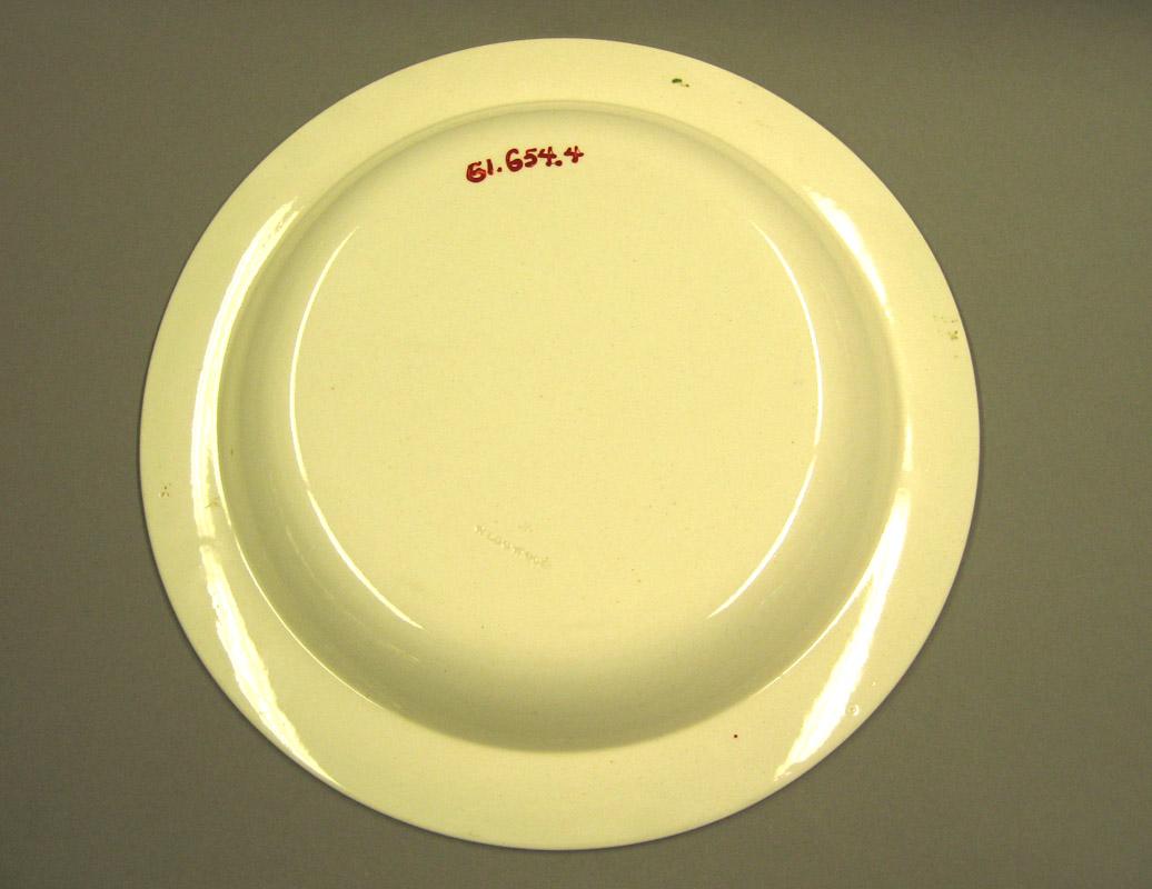 1961.0654.004 Plate or bowl underside