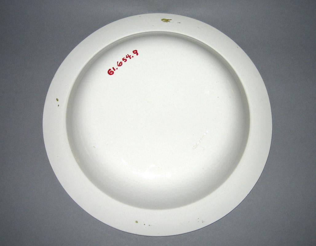 1961.0654.009 Plate or bowl underside