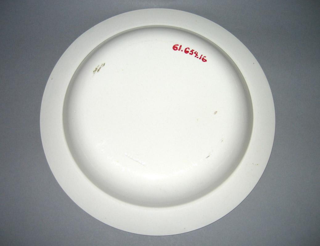1961.0654.0016 Plate or bowl underside