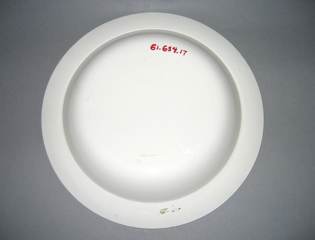 1961.0654.0017 Plate or bowl underside