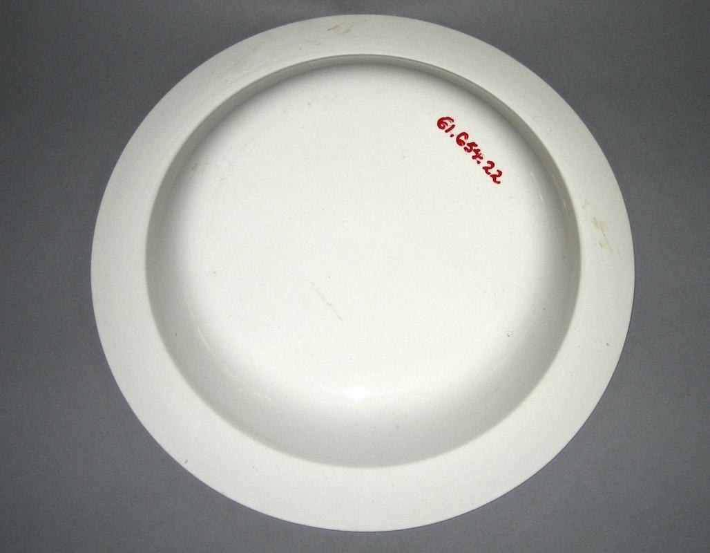 1961.0654.0022 Plate or bowl underside