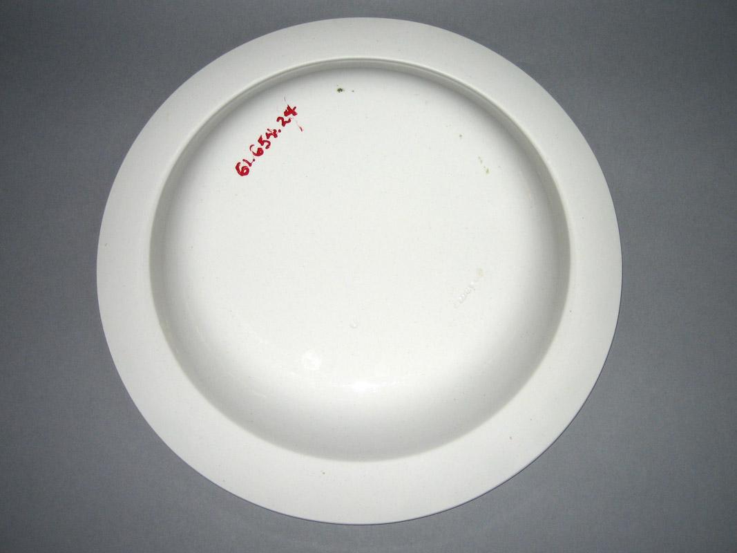 1961.0654.0024 Plate or bowl underside
